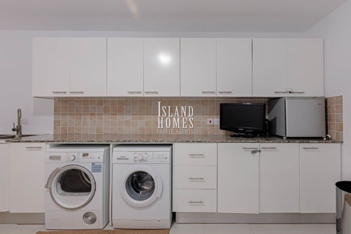 Image No.42-5 Bed Villa / Detached for sale