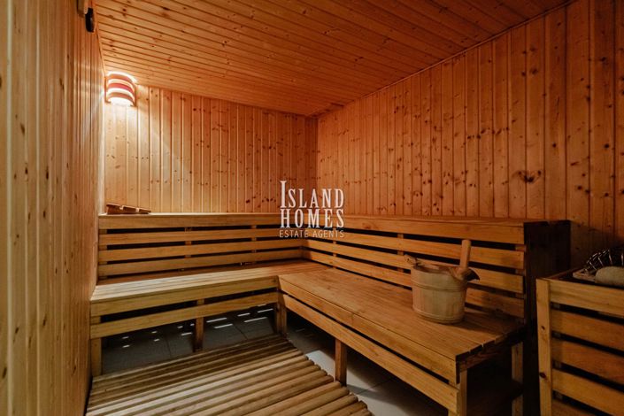 Image No.43-5 Bed Villa / Detached for sale