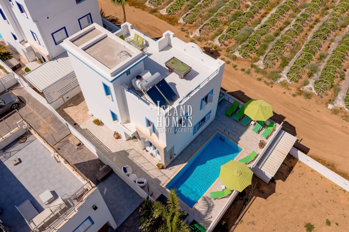 Image No.45-5 Bed Villa / Detached for sale