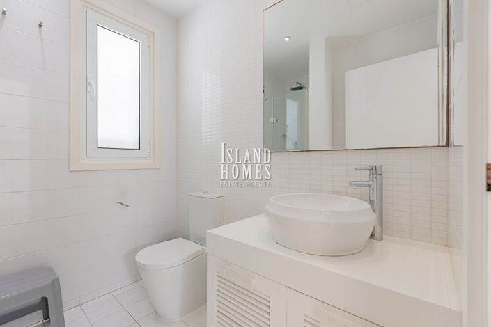 Image No.17-4 Bed Villa / Detached for sale