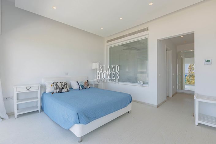 Image No.24-4 Bed Villa / Detached for sale