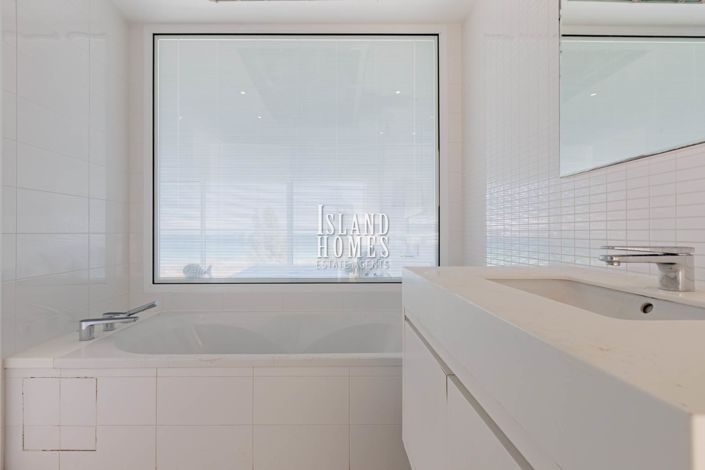 Image No.27-4 Bed Villa / Detached for sale