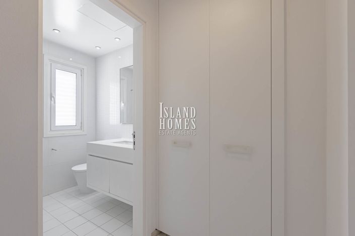 Image No.36-4 Bed Villa / Detached for sale