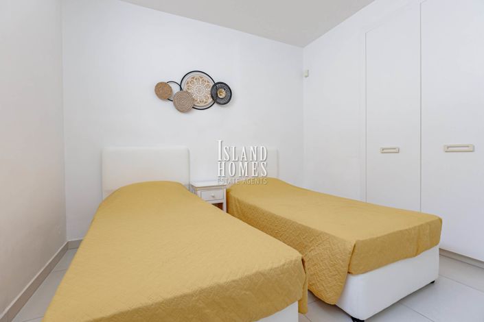 Image No.42-4 Bed Villa / Detached for sale