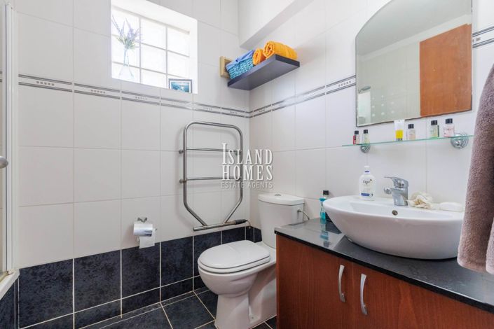 Image No.26-3 Bed Villa / Detached for sale