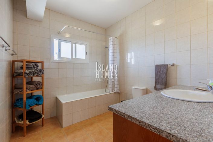 Image No.18-3 Bed Villa for sale