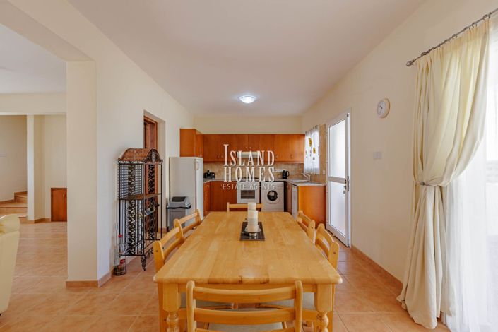 Image No.10-3 Bed Villa for sale