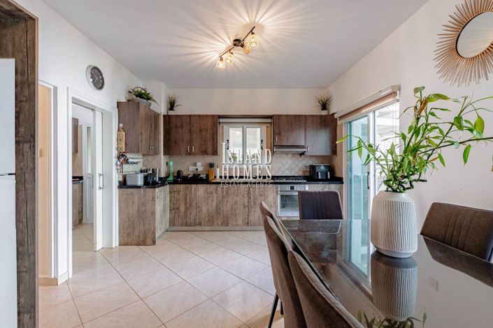 Image No.12-3 Bed Semi-Detached for sale