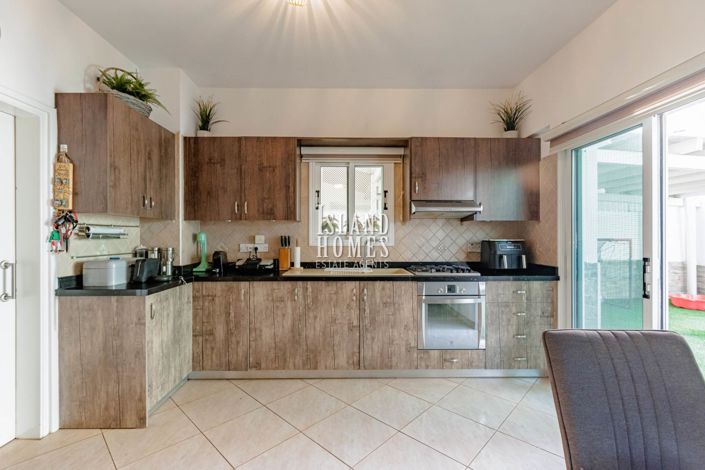 Image No.13-3 Bed Semi-Detached for sale