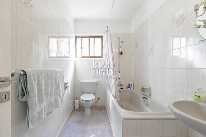 Image No.25-Maison de 5 chambres à vendre à Deryneia