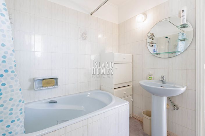 Image No.30-Maison de 5 chambres à vendre à Deryneia