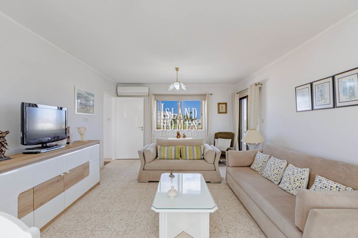 Image No.6-Maison de 5 chambres à vendre à Deryneia