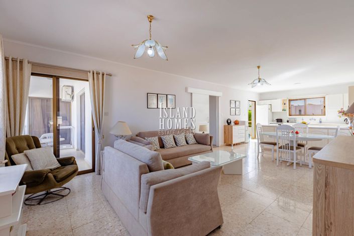 Image No.9-Maison de 5 chambres à vendre à Deryneia