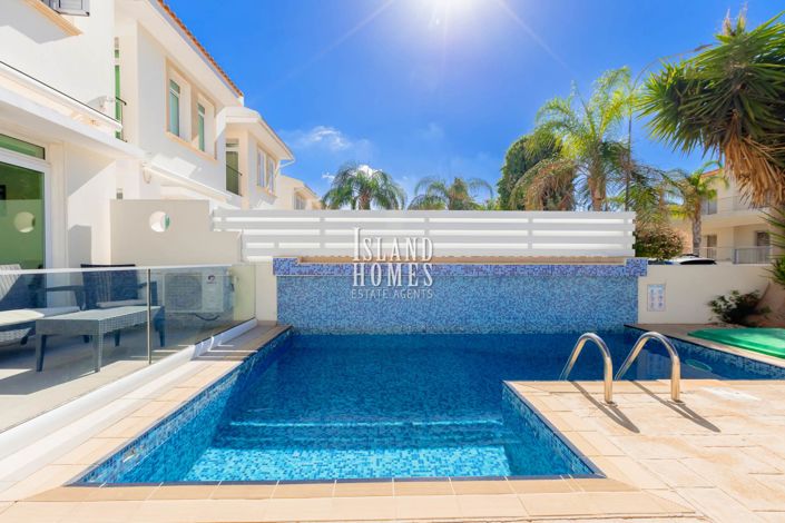 Image No.12-2 Bed Townhouse for sale