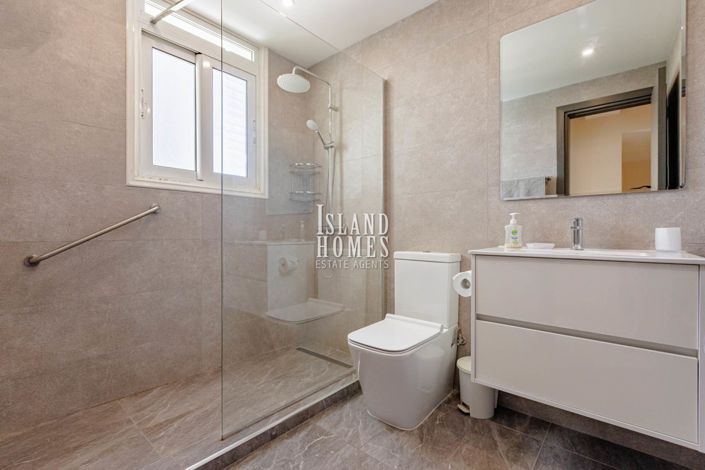 Image No.25-2 Bed Townhouse for sale