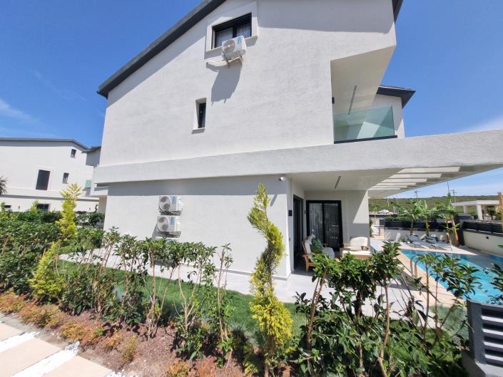 Image No.3-Villa / Détaché de 4 chambres à vendre à Altinkum