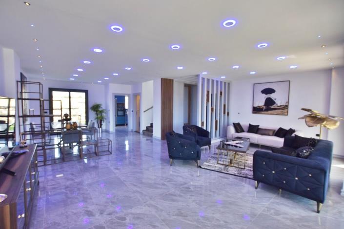 Image No.12-4 Bed Villa / Detached for sale