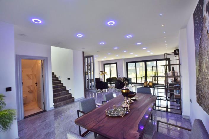 Image No.15-4 Bed Villa / Detached for sale