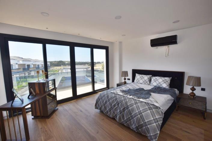 Image No.28-4 Bed Villa / Detached for sale