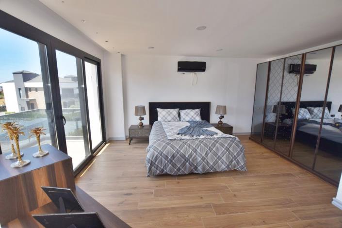 Image No.29-4 Bed Villa / Detached for sale