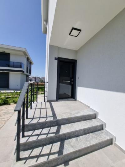 Image No.12-3 Bed Villa / Detached for sale