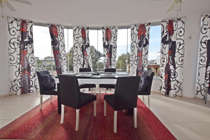 Image No.15-6 Bed Villa / Detached for sale