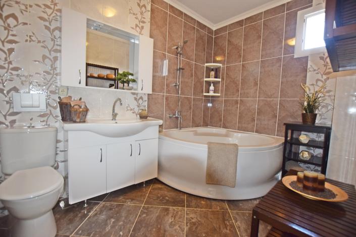 Image No.18-6 Bed Villa / Detached for sale