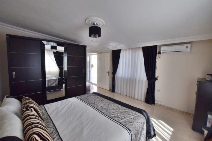 Image No.33-4 Bed Duplex for sale