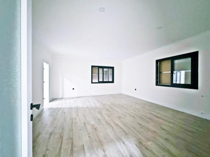 Image No.11-3 Bed Duplex for sale