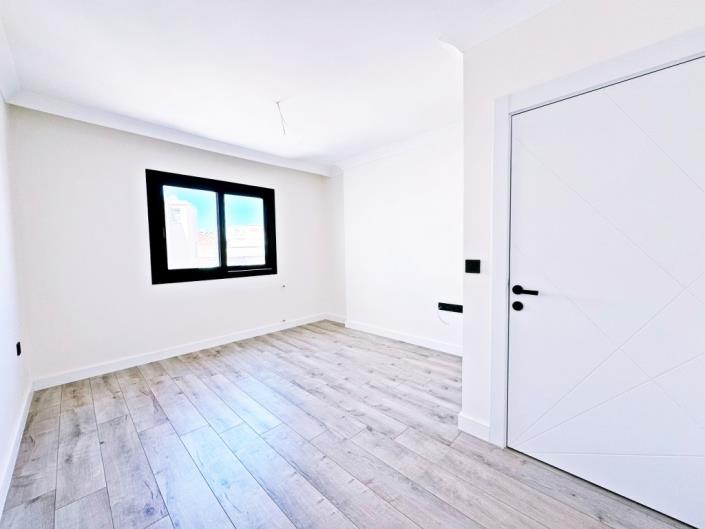 Image No.17-3 Bed Duplex for sale