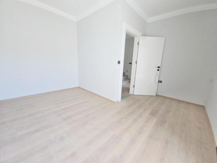 Image No.21-3 Bed Duplex for sale