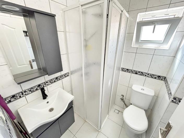 Image No.18-3 Bed Apartment for sale