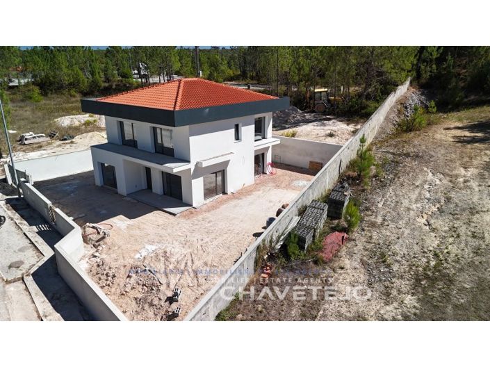 Image No.12-4 Bed House for sale