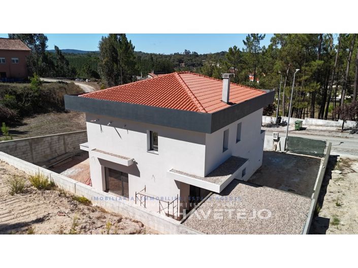 Image No.19-4 Bed House for sale