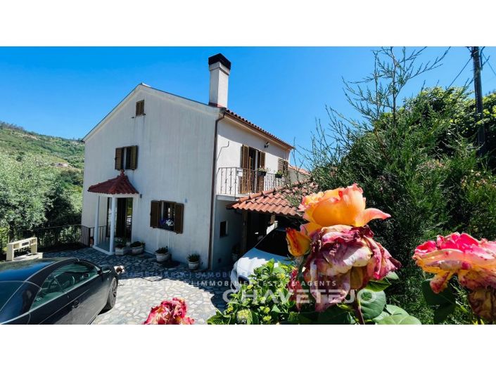 Image No.2-6 Bed Farmhouse for sale