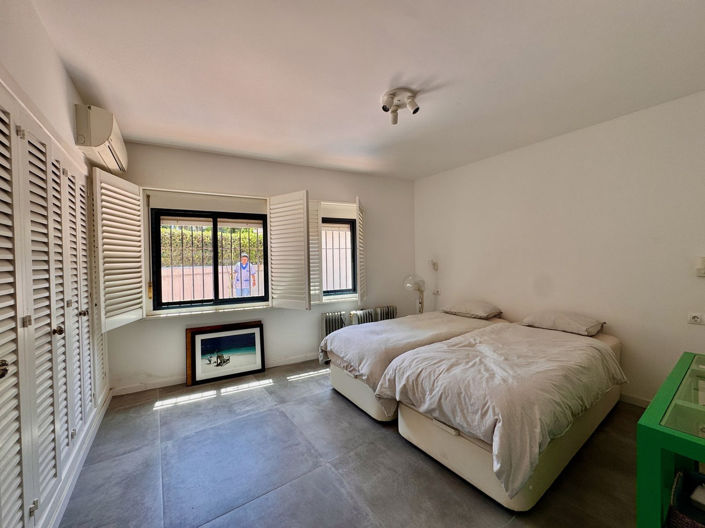 Image No.32-3 Bed Property for sale