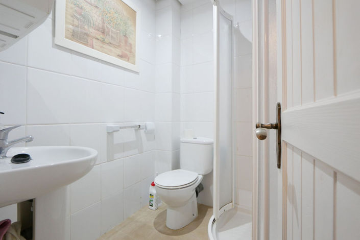 Image No.13-2 Bed Property for sale