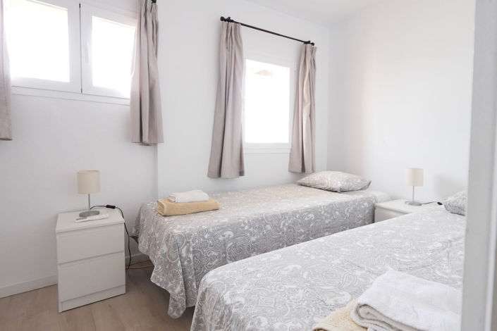 Image No.11-2 Bed Property for sale