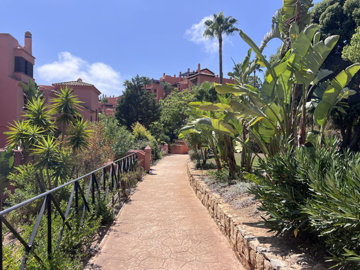 11-20939a0134ad724a8cb2a801094d15a4