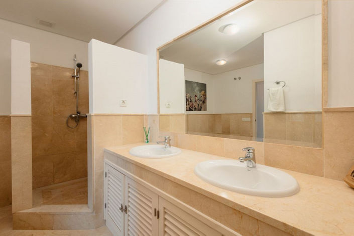 Image No.14-2 Bed Property for sale