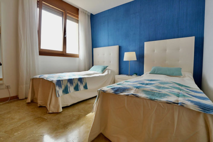 Image No.12-3 Bed Property for sale