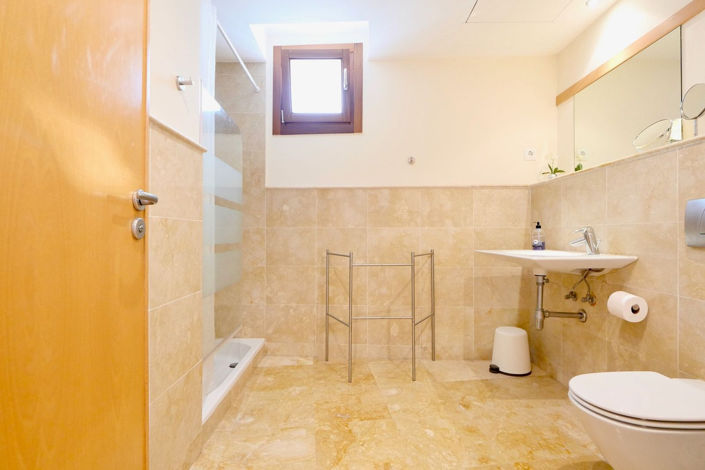 Image No.15-3 Bed Property for sale