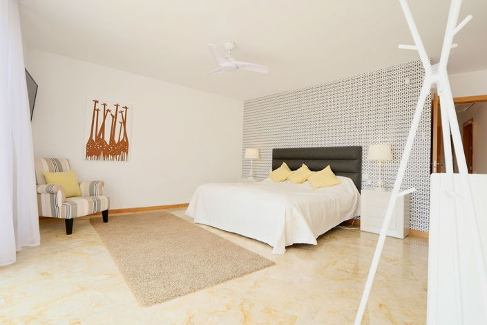 Image No.29-3 Bed Property for sale