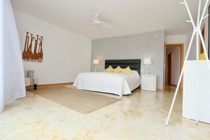 Image No.7-3 Bed Property for sale