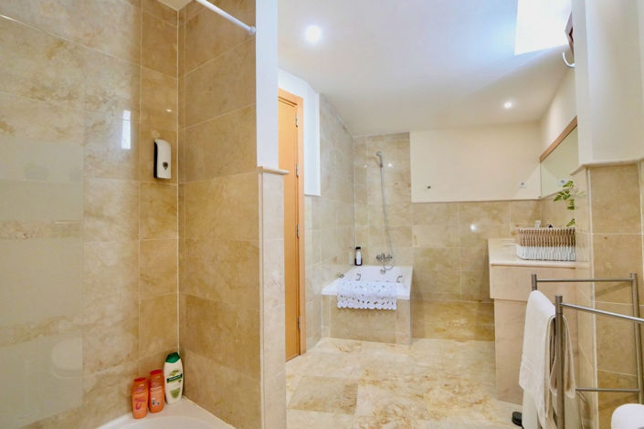 Image No.8-3 Bed Property for sale