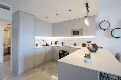 10-bb915d1cb19341576dcdc994b81ab9c5