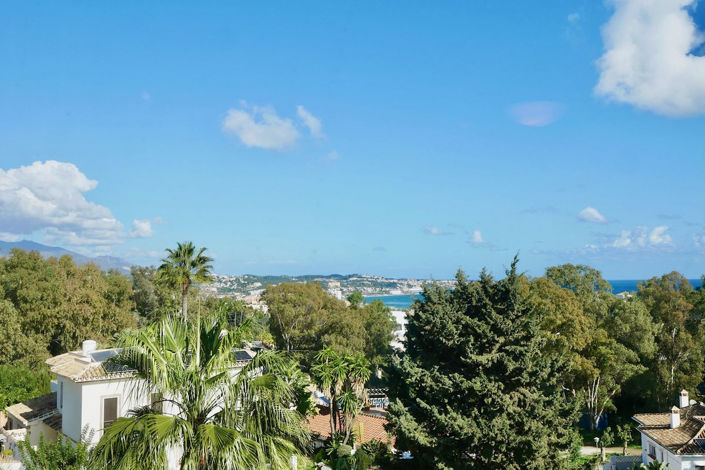 Image No.14-6 Bed Property for sale