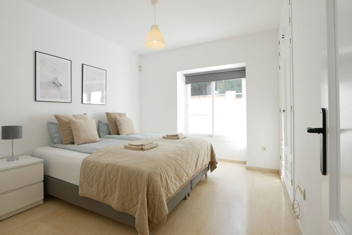 Image No.16-6 Bed Property for sale