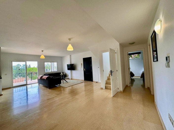 Image No.44-6 Bed Property for sale