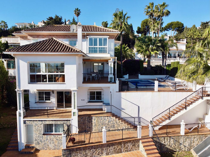 Image No.60-6 Bed Property for sale